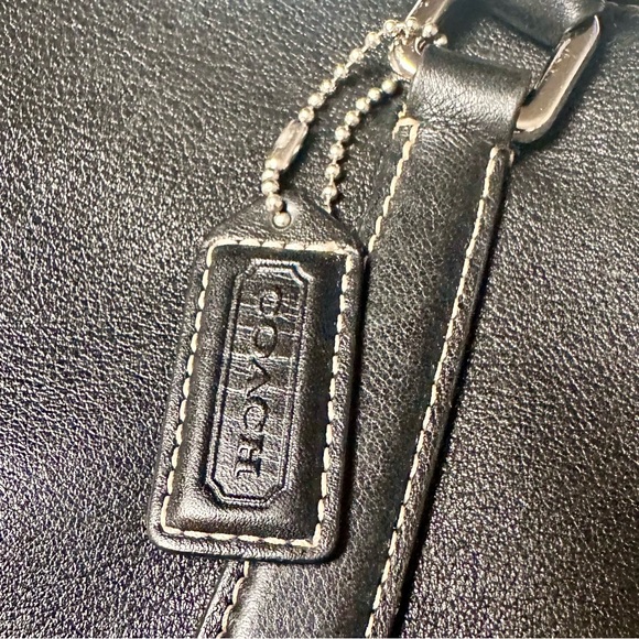 COACH Vintage Hamptons Large Black Leather Tote 7757 Serial # E2J-7757 - Picture 5 of 13